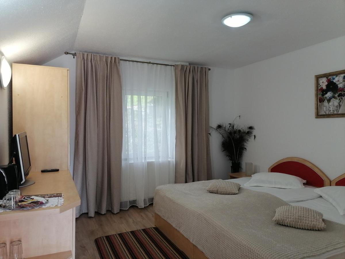 Motorom Hotel Zarnesti Luaran gambar