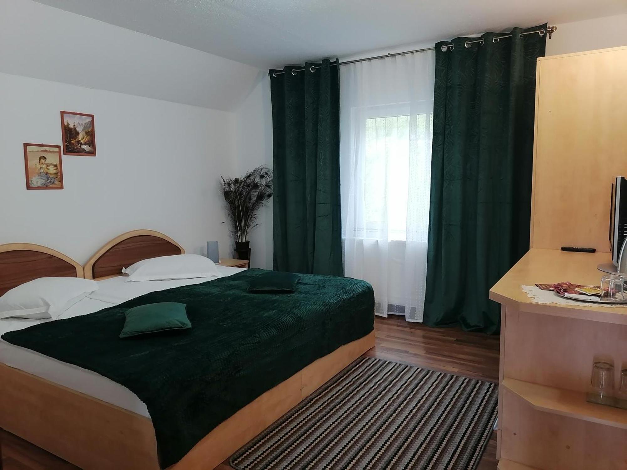 Motorom Hotel Zarnesti Luaran gambar